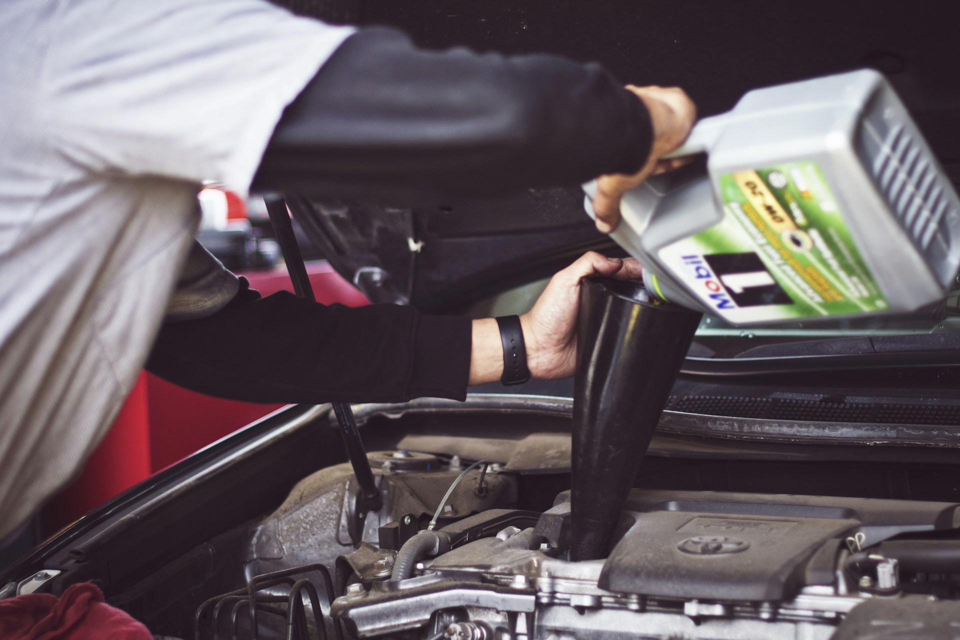 Careful oil and filter service for a customer vehicle